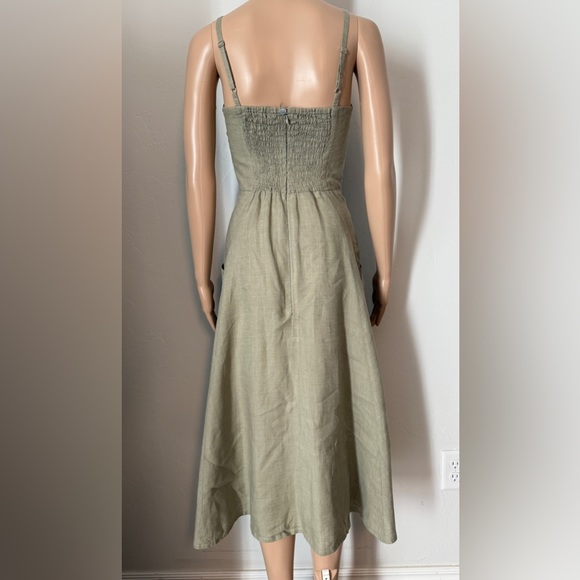 pepito’s 100% linen sage green dress with pockets and adjustable straps - Picture 3 of 6